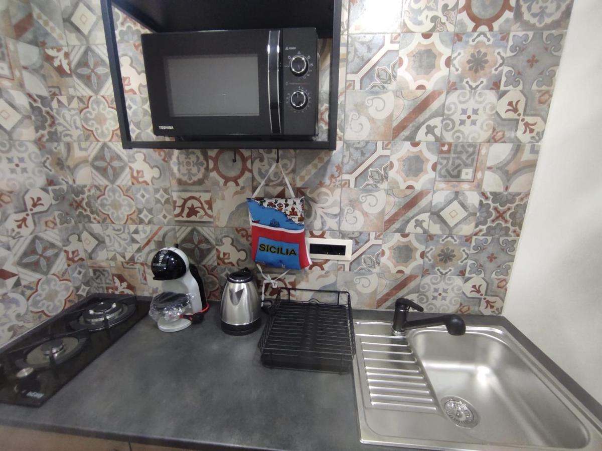 Tapia'S Rooms One Aeroporto di Catania Fontana Rossa Esterno foto