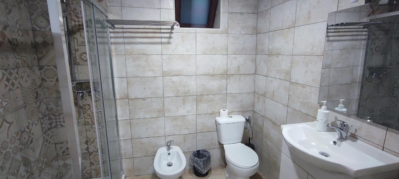 Tapia'S Rooms One Aeroporto di Catania Fontana Rossa Esterno foto